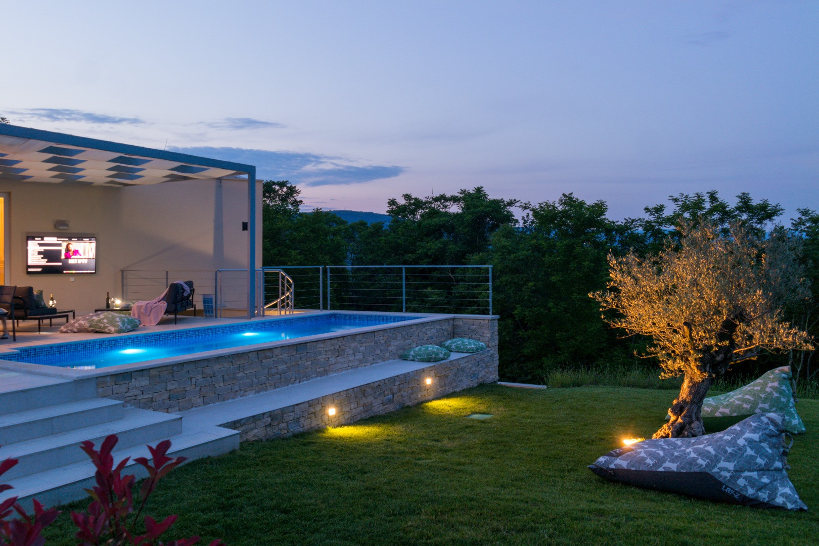 VILLA MONVUE - Modern Family Villa with Private Pool and Stunning Views near Motovun, Villa Monvue Motovun